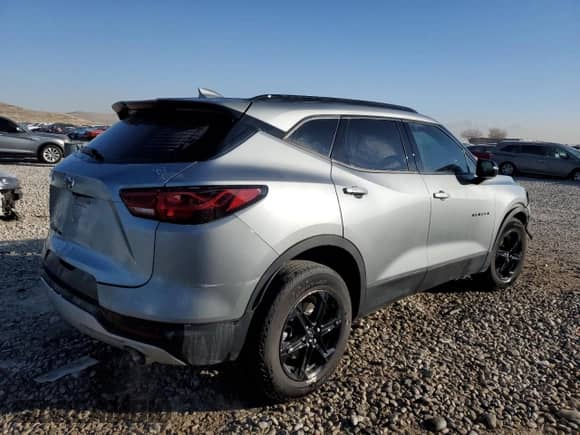 2024 Chevrolet Blazer LT z VIN 3GNKBJR4XRS197920, wystawiony jako Copart lot #43020995 z przebiegiem 19 581 mil mil oraz Szkoda całkowita • Salvage title. Historia ofert i sprzedaży dostępna na DreamBid. Obrazek 3.