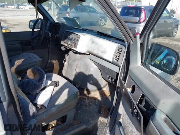 ✅ 1989 GMC Safari • VIN: 1GKDM15Z3KB528890 • Лот: 43849767. Опубликован ранее на IAAI с пробегом 160 912 миль. Бесплатный доступ к архиву аукционных продаж из США и подробный отчёт об истории автомобиля на DreamBid. Изображение 5.