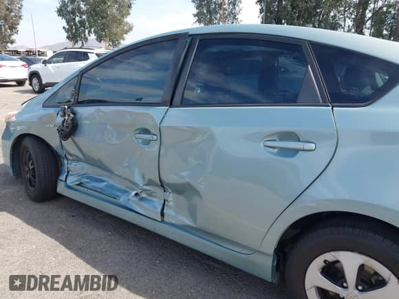 ✅ 2014 Toyota Prius Four • VIN: JTDKN3DU4E1763200 • Lot: 43035369. Wystawiony na IAAI z przebiegiem 86 278 mil. Bezpłatny archiwum sprzedaży aukcyjnych z USA i szczegółowy raport historii pojazdu na DreamBid. Zdjęcie 18.