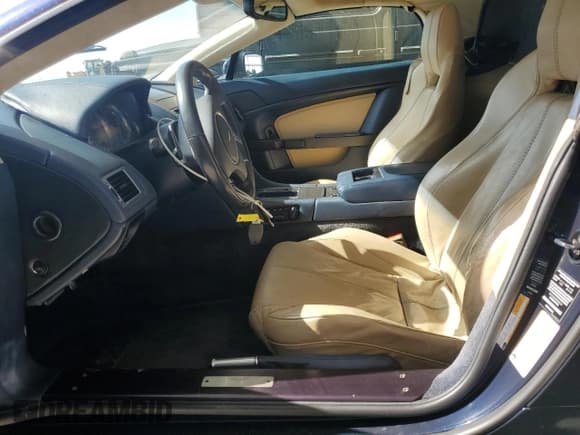 ✅ 2008 Aston Martin Vantage • VIN: SCFBF04B98GD08245 • Лот: 60154265. Опубликован ранее на Copart с пробегом 63 436 миль. Бесплатный доступ к архиву аукционных продаж из США и подробный отчёт об истории автомобиля на DreamBid. Изображение 7.