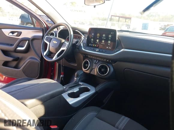 ✅ 2025 Chevrolet Blazer LT • VIN: 3GNKBHR42SS233291 • Lot: 43849286. Wystawiony na IAAI z przebiegiem 11 429 mil. Bezpłatny archiwum sprzedaży aukcyjnych z USA i szczegółowy raport historii pojazdu na DreamBid. Zdjęcie 5.