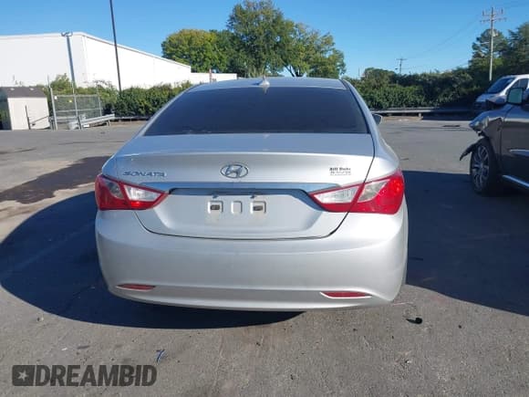 ✅ 2013 Hyundai Sonata GLS • VIN: 5NPEB4AC3DH567604 • Lot: 43450251. Listed on IAAI with 106,211 mi. Free auction sales archive from the USA and detailed vehicle history report at DreamBid. Image 16.