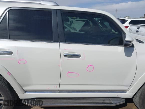 ✅ 2019 Toyota 4Runner SR5 • VIN: JTEBU5JR6K5613846 • Lot: 41765097. Listed on IAAI with 185,937 mi. Free auction sales archive from the USA and detailed vehicle history report at DreamBid. Image 14.