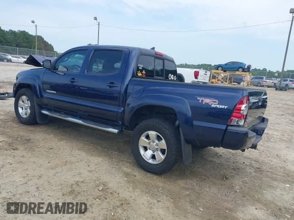✅ 2012 Toyota Tacoma PreRunner • VIN: 5TFJU4GN7CX016824 • Lot: 42272110. Listed on IAAI with 165,182 mi. Free auction sales archive from the USA and detailed vehicle history report at DreamBid. Image 3.
