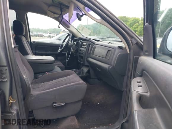 2003 Dodge 1500 ST z VIN 1D7HA18D53S347514, wystawiony jako IAAI lot #42099051 z przebiegiem 173 000 mil mil oraz . Historia ofert i sprzedaży dostępna na DreamBid. Obrazek 5.