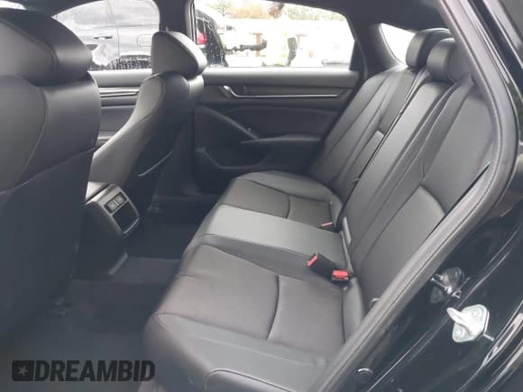 ✅ 2022 Honda Accord Sport • VIN: 1HGCV1F39NA098826 • Lot: 43495647. Wystawiony na IAAI z przebiegiem 18 990 mil. Bezpłatny archiwum sprzedaży aukcyjnych z USA i szczegółowy raport historii pojazdu na DreamBid. Zdjęcie 8.