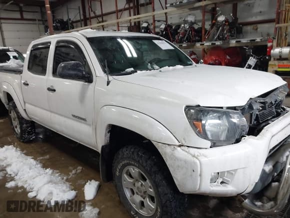 ✅ 2012 Toyota Tacoma • VIN: 3TMLU4EN9CM086455 • Lot: 41398671. Listed on IAAI with 241,138 mi. Free auction sales archive from the USA and detailed vehicle history report at DreamBid. Image 1.