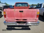 ✅ 1987 Toyota Pickup • VIN: JT4RN63B0H0105187 • Lot: 66365665. Wystawiony na Copart z przebiegiem 228 517 mil. Bezpłatny archiwum sprzedaży aukcyjnych z USA i szczegółowy raport historii pojazdu na DreamBid. Zdjęcie 6.