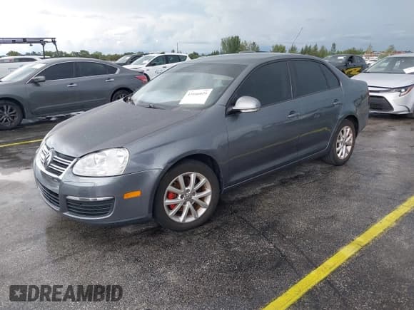 ✅ 2010 Volkswagen Jetta Limited Edition • VIN: 3VWAX7AJ2AM139459 • Lot: 43166025. Listed on IAAI with 136,640 mi. Free auction sales archive from the USA and detailed vehicle history report at DreamBid. Image 2.