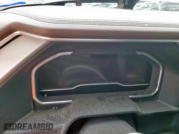 ✅ 2024 GMC Sierra 2500HD Denali • VIN: 1GT49REY1RF297168 • Lot: 70296515. Wystawiony na Copart z przebiegiem Nie podano. Bezpłatny archiwum sprzedaży aukcyjnych z USA i szczegółowy raport historii pojazdu na DreamBid. Zdjęcie 9.