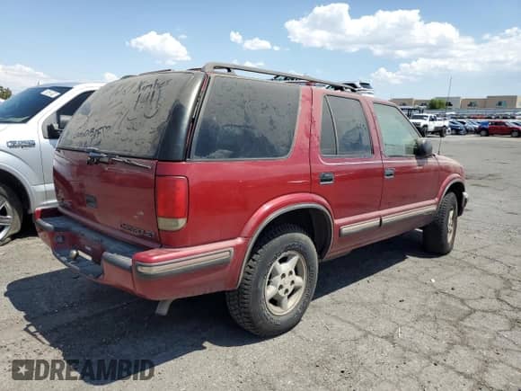 1999 Chevrolet Blazer LS z VIN 1GNDT13W2X2157694, wystawiony jako Copart lot #63347804 z przebiegiem Nie podano mil oraz Szkoda całkowita • Salvage title. Historia ofert i sprzedaży dostępna na DreamBid. Obrazek 3.