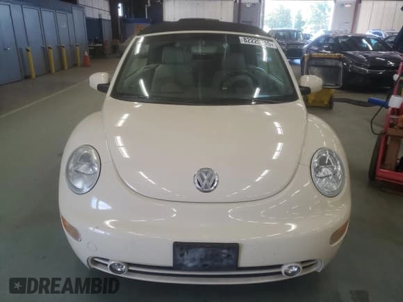 ✅ 2004 Volkswagen Beetle GLS • VIN: 3VWCM31Y64M324660 • Lot: 89728165. Wystawiony na Copart z przebiegiem 89 061 mil. Bezpłatny archiwum sprzedaży aukcyjnych z USA i szczegółowy raport historii pojazdu na DreamBid. Zdjęcie 5.