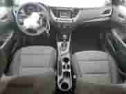 2020 Hyundai Accent SE z VIN 3KPC24A66LE113688, wystawiony jako Copart lot #41062064 z przebiegiem 53 562 mil mil oraz . Historia ofert i sprzedaży dostępna na DreamBid. Obrazek 8.