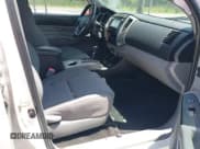 ✅ 2015 Toyota Tacoma PreRunner • VIN: 5TFKU4HN9FX006805 • Lot: 42283766. Wystawiony na IAAI z przebiegiem 132 367 mil. Bezpłatny archiwum sprzedaży aukcyjnych z USA i szczegółowy raport historii pojazdu na DreamBid. Zdjęcie 5.