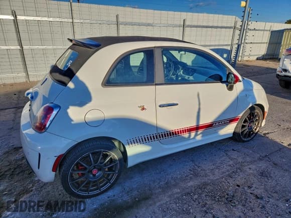 ✅ 2013 FIAT 500 Abarth • VIN: 3C3CFFJH1DT666932 • Lot: 94524675. Wystawiony na Copart z przebiegiem 57 694 mil. Bezpłatny archiwum sprzedaży aukcyjnych z USA i szczegółowy raport historii pojazdu na DreamBid. Zdjęcie 3.