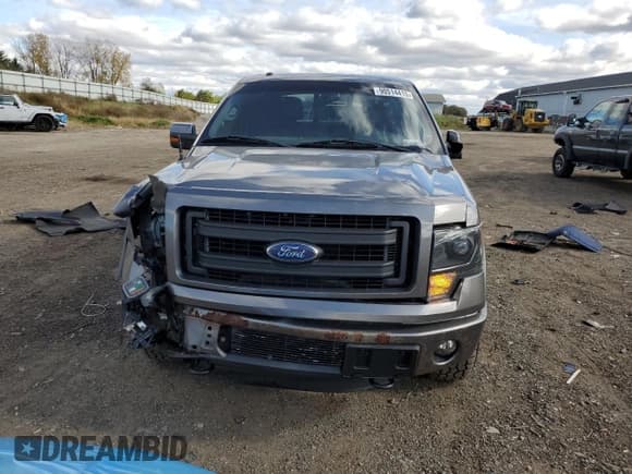 ✅ 2014 Ford F-150 XL • VIN: 1FTFW1ET7EFB49589 • Lot: 90514415. Wystawiony na Copart z przebiegiem 175 730 mil. Bezpłatny archiwum sprzedaży aukcyjnych z USA i szczegółowy raport historii pojazdu na DreamBid. Zdjęcie 5.