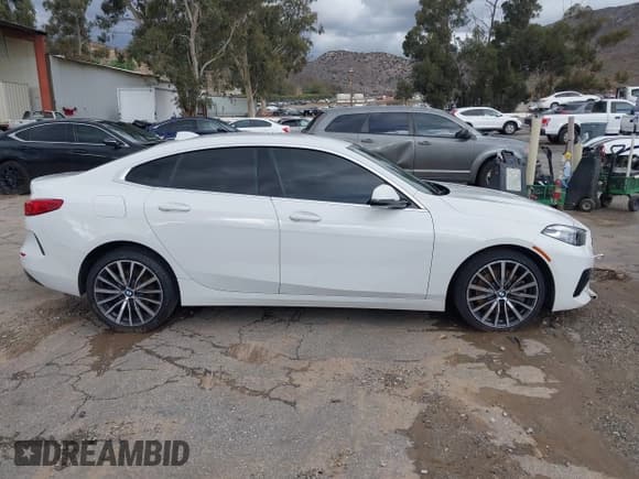 ✅ 2021 BMW 2 Series 228i • VIN: WBA53AK02M7J43610 • Lot: 43704080. Wystawiony na IAAI z przebiegiem 58 787 mil. Bezpłatny archiwum sprzedaży aukcyjnych z USA i szczegółowy raport historii pojazdu na DreamBid. Zdjęcie 13.