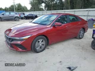 2025 Hyundai Elantra SE с VIN KMHLL4DG7SU026640, выставлен на аукционе Copart как лот 80789825 с пробегом 4 377 миль миль и На запчасти • Non repairable. История ставок и продаж доступна на DreamBid. Изображение 1.