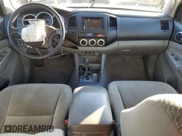 ✅ 2011 Toyota Tacoma • VIN: 3TMLU4EN6BM064329 • Lot: 87413675. Listed on Copart with 199,887 mi. Free auction sales archive from the USA and detailed vehicle history report at DreamBid. Image 8.