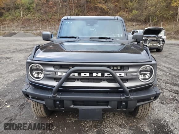 ✅ 2024 Ford Bronco Big Bend • VIN: 1FMDE7AHXRLB30729 • Лот: 90227005. Опубликован ранее на Copart с пробегом 3 930 миль. Бесплатный доступ к архиву аукционных продаж из США и подробный отчёт об истории автомобиля на DreamBid. Изображение 5.