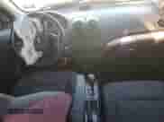 2007 Chevrolet Aveo LS z VIN KL1TD56697B146302, wystawiony jako Copart lot #83475204 z przebiegiem Nie podano mil oraz Szkoda całkowita • Salvage title. Historia ofert i sprzedaży dostępna na DreamBid. Obrazek 8.