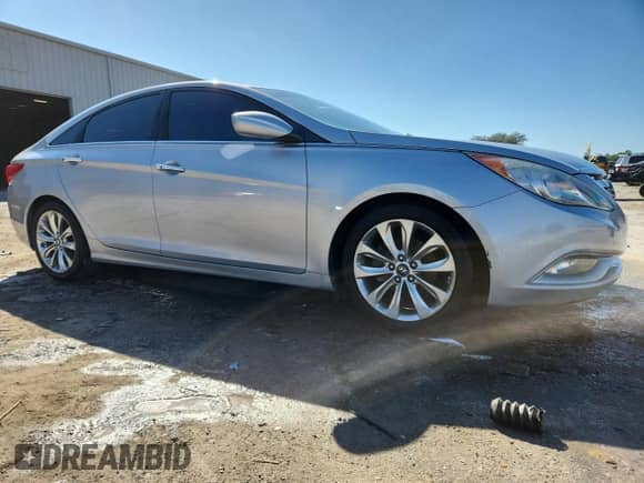 2011 Hyundai Sonata Limited z VIN 5NPEC4ACXBH014426, wystawiony jako Copart lot #87233345 z przebiegiem Nie podano mil oraz Szkoda całkowita • Salvage title. Historia ofert i sprzedaży dostępna na DreamBid. Obrazek 4.