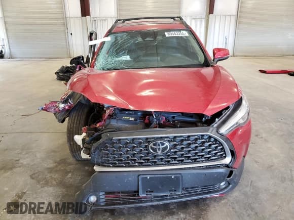 ✅ 2023 Toyota Corolla Cross XLE • VIN: 7MUDAABG2PV063905 • Lot: 89543355. Wystawiony na Copart z przebiegiem 9 244 mil. Bezpłatny archiwum sprzedaży aukcyjnych z USA i szczegółowy raport historii pojazdu na DreamBid. Zdjęcie 5.