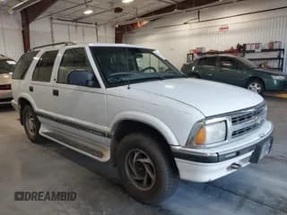 ✅ 1995 Chevrolet Blazer • VIN: 1GNDT13W0S2182537 • Lot: 42647704. Wystawiony na IAAI z przebiegiem 288 515 mil. Bezpłatny archiwum sprzedaży aukcyjnych z USA i szczegółowy raport historii pojazdu na DreamBid. Zdjęcie 1.
