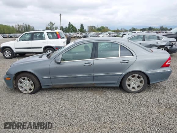 ✅ 2005 Mercedes-Benz C 320 • VIN: WDBRF64J65F595807 • Lot: 43162417. Wystawiony na IAAI z przebiegiem Nie podano. Bezpłatny archiwum sprzedaży aukcyjnych z USA i szczegółowy raport historii pojazdu na DreamBid. Zdjęcie 14.