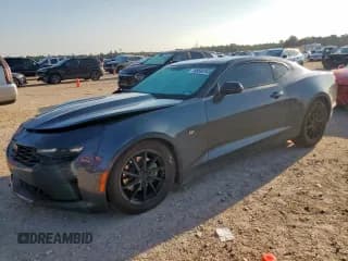 ✅ 2021 Chevrolet Camaro 1LT • VIN: 1G1FB1RS9M0103446 • Лот: 68692345. Опубликован ранее на Copart с пробегом 44 956 миль. Бесплатный доступ к архиву аукционных продаж из США и подробный отчёт об истории автомобиля на DreamBid. Изображение 1.