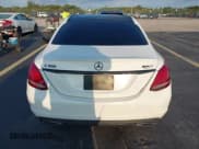 ✅ 2015 Mercedes-Benz C 300 • VIN: 55SWF4JB0FU069201 • Lot: 43059425. Wystawiony na IAAI z przebiegiem 167 477 mil. Bezpłatny archiwum sprzedaży aukcyjnych z USA i szczegółowy raport historii pojazdu na DreamBid. Zdjęcie 17.
