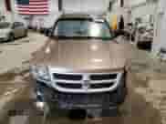 2010 Dodge Dakota SXT z VIN 1D7CW3GP2AS104212, wystawiony jako Copart lot #44062435 z przebiegiem 203 233 mil mil oraz Czysty tytuł • Clean title. Historia ofert i sprzedaży dostępna na DreamBid. Obrazek 5.