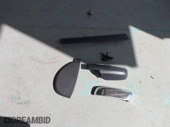 2013 Chevrolet Silverado 1500 LT with VIN 1GCRCSE02DZ272960, listed as a IAAI auction lot 43469383 with 77,796 mi miles and . Bid and sale history available at DreamBid. Image 12.