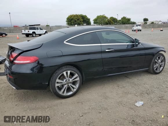 ✅ 2018 Mercedes-Benz C 300 • VIN: WDDWJ4KBXJF645188 • Lot: 59083355. Wystawiony na Copart z przebiegiem 63 333 mil. Bezpłatny archiwum sprzedaży aukcyjnych z USA i szczegółowy raport historii pojazdu na DreamBid. Zdjęcie 3.