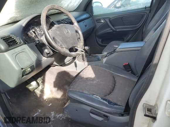 ✅ 1998 Mercedes-Benz M 320/430/500 • VIN: 4JGAB54E6WA002898 • Lot: 42794985. Wystawiony na Copart z przebiegiem 215 164 mil. Bezpłatny archiwum sprzedaży aukcyjnych z USA i szczegółowy raport historii pojazdu na DreamBid. Zdjęcie 7.