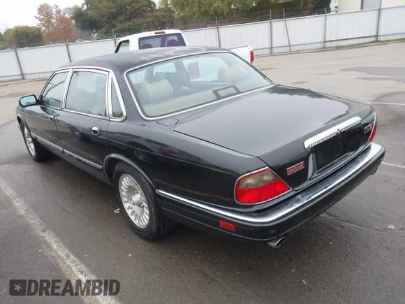✅ 1997 Jaguar XJ Vanden Plas • VIN: SAJKX6247VC792825 • Lot: 43797948. Wystawiony na IAAI z przebiegiem 184 414 mil. Bezpłatny archiwum sprzedaży aukcyjnych z USA i szczegółowy raport historii pojazdu na DreamBid. Zdjęcie 3.