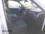 2018 Chevrolet Suburban LS z VIN 1GNSKGKC5JR173889, wystawiony jako IAAI lot #42152865 z przebiegiem 73 358 mil mil oraz . Historia ofert i sprzedaży dostępna na DreamBid. Obrazek 5.