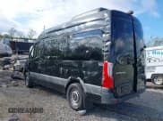 ✅ 2019 Mercedes-Benz Sprinter Passenger • VIN: WDZPF0CD4KP125864 • Lot: 39110594. Wystawiony na IAAI z przebiegiem 25 697 mil. Bezpłatny archiwum sprzedaży aukcyjnych z USA i szczegółowy raport historii pojazdu na DreamBid. Zdjęcie 3.