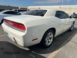✅ 2009 Dodge Challenger SE • VIN: 2B3LJ44VX9H623305 • Lot: 77859084. Wystawiony na Copart z przebiegiem 137 341 mil. Bezpłatny archiwum sprzedaży aukcyjnych z USA i szczegółowy raport historii pojazdu na DreamBid. Zdjęcie 4.
