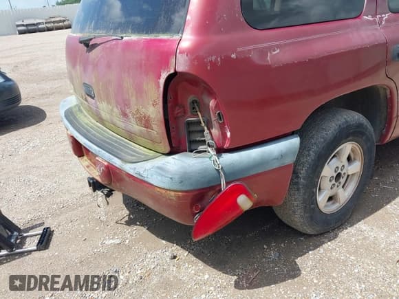 ✅ 2001 Dodge Durango • VIN: 1B4HR28NX1F522649 • Lot: 42546113. Wystawiony na IAAI z przebiegiem 186 897 mil. Bezpłatny archiwum sprzedaży aukcyjnych z USA i szczegółowy raport historii pojazdu na DreamBid. Zdjęcie 6.