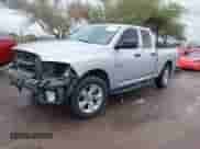 2018 Ram 1500 Tradesman z VIN 1C6RR6FG0JS280326, wystawiony jako IAAI lot #43422781 z przebiegiem 89 435 mil mil oraz . Historia ofert i sprzedaży dostępna na DreamBid. Obrazek 2.