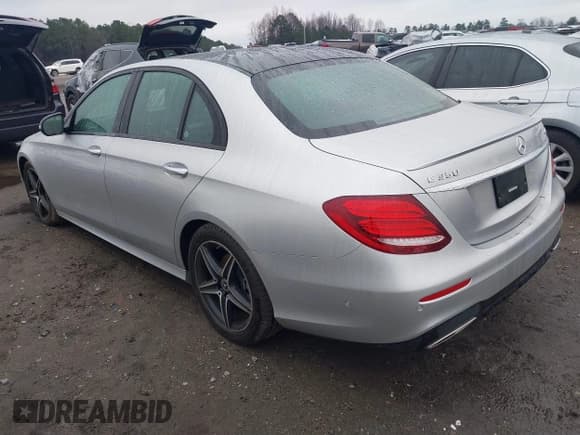 ✅ 2020 Mercedes-Benz E 350 • VIN: WDDZF8EB5LA733034 • Lot: 41542745. Wystawiony na IAAI z przebiegiem 25 324 mil. Bezpłatny archiwum sprzedaży aukcyjnych z USA i szczegółowy raport historii pojazdu na DreamBid. Zdjęcie 3.