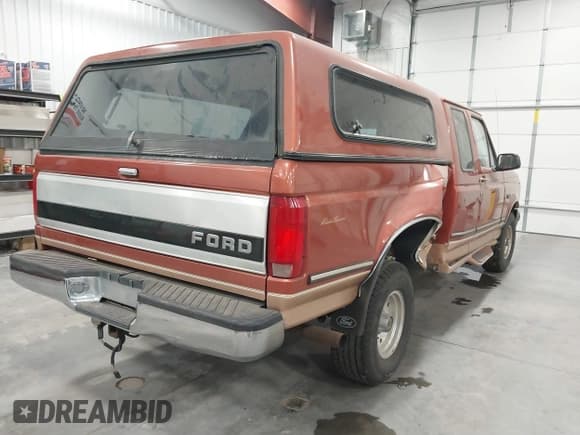✅ 1995 Ford F-150 • VIN: 1FTEX14H1SKB10036 • Lot: 41854007. Wystawiony na IAAI z przebiegiem Nie podano. Bezpłatny archiwum sprzedaży aukcyjnych z USA i szczegółowy raport historii pojazdu na DreamBid. Zdjęcie 4.