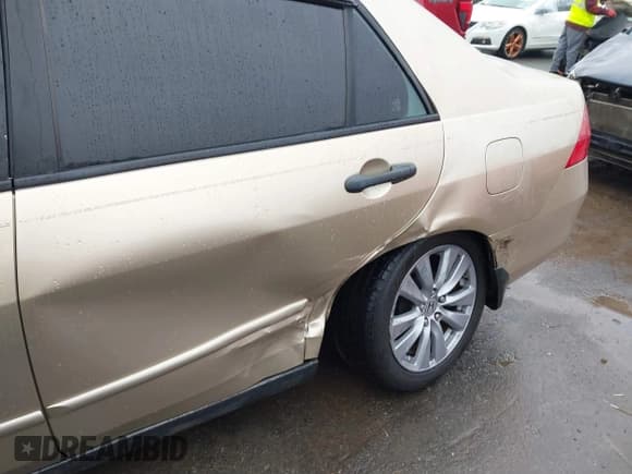 ✅ 2007 Honda Accord VP • VIN: 1HGCM55177A041988 • Lot: 41566083. Wystawiony na IAAI z przebiegiem 218 361 mil. Bezpłatny archiwum sprzedaży aukcyjnych z USA i szczegółowy raport historii pojazdu na DreamBid. Zdjęcie 6.