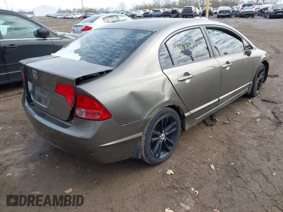 ✅ 2008 Honda Civic LX • VIN: 2HGFA16568H332646 • Lot: 43685894. Wystawiony na IAAI z przebiegiem 273 739 mil. Bezpłatny archiwum sprzedaży aukcyjnych z USA i szczegółowy raport historii pojazdu na DreamBid. Zdjęcie 4.