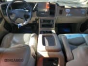 ✅ 2003 Chevrolet Suburban LT • VIN: 1GNEC16Z63J237235 • Lot: 52782285. Wystawiony na Copart z przebiegiem 241 272 mil. Bezpłatny archiwum sprzedaży aukcyjnych z USA i szczegółowy raport historii pojazdu na DreamBid. Zdjęcie 8.