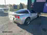 2007 Chevrolet Corvette z VIN 1G1YY26U475107303, wystawiony jako Copart lot #91563725 z przebiegiem Nie podano mil oraz Czysty tytuł • Clean title. Historia ofert i sprzedaży dostępna na DreamBid. Obrazek 4.