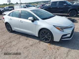 ✅ 2023 Toyota Corolla Hybrid LE • VIN: JTDBCMFE0PJ013930 • Lot: 42379245. Wystawiony na IAAI z przebiegiem 44 225 mil. Bezpłatny archiwum sprzedaży aukcyjnych z USA i szczegółowy raport historii pojazdu na DreamBid. Zdjęcie 1.