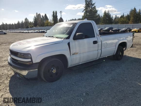 ✅ 2000 Chevrolet Silverado 1500 • VIN: 1GCEC14W0YE322024 • Lot: 84575835. Listed on Copart with 235,380 mi. Free auction sales archive from the USA and detailed vehicle history report at DreamBid. Image 1.
