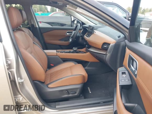 ✅ 2024 Nissan Rogue Platinum • VIN: JN8BT3DDXRW455323 • Lot: 43422974. Wystawiony na IAAI z przebiegiem 14 678 mil. Bezpłatny archiwum sprzedaży aukcyjnych z USA i szczegółowy raport historii pojazdu na DreamBid. Zdjęcie 5.